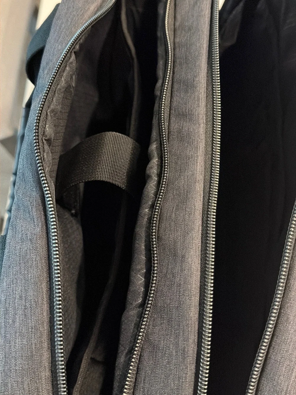 Samsonite Dark Gray Laptop Briefcase Messenger Bag